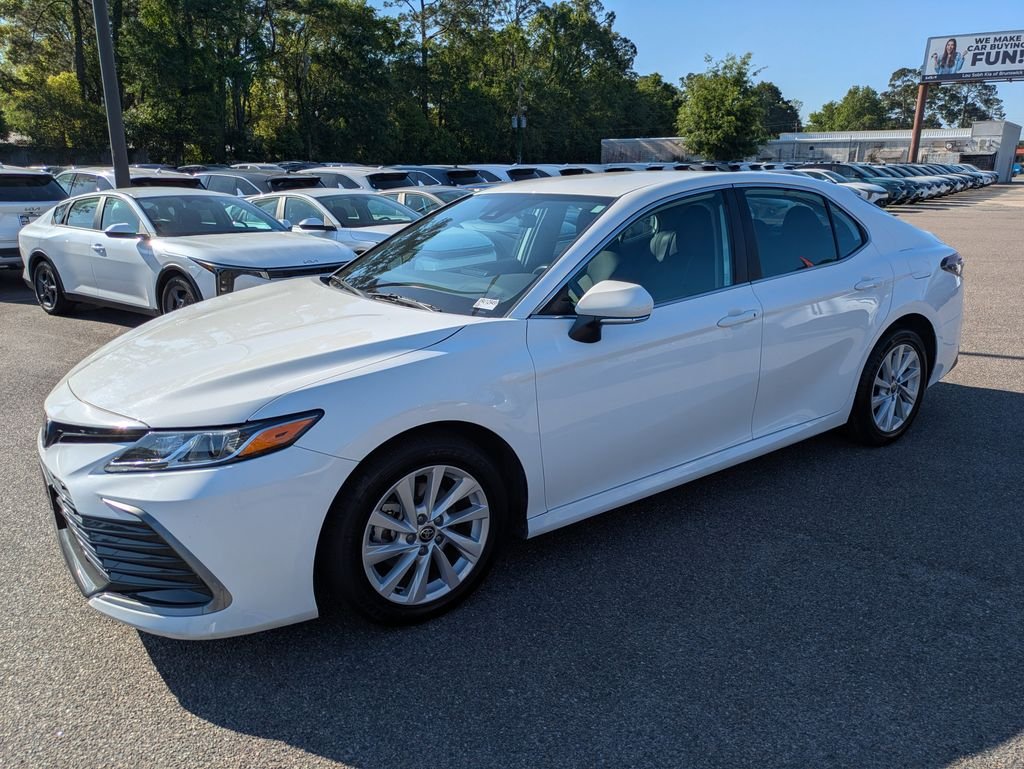 Used 2024 White Toyota LE image 8