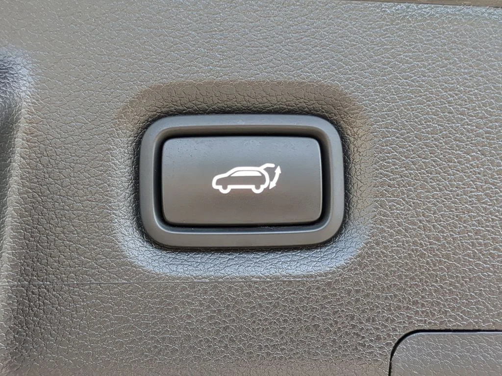 Used 2023 Black Hyundai SEL image 10