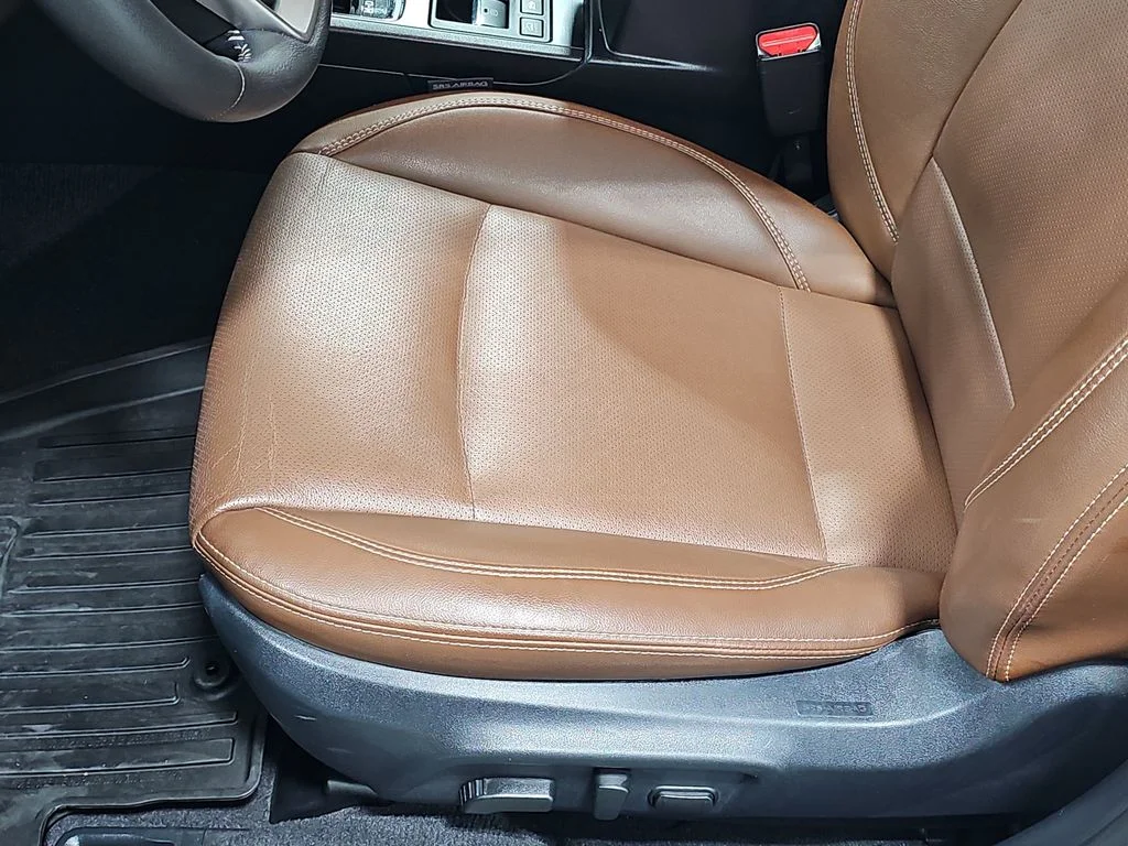Used 2019 White Subaru 2.5i image 31