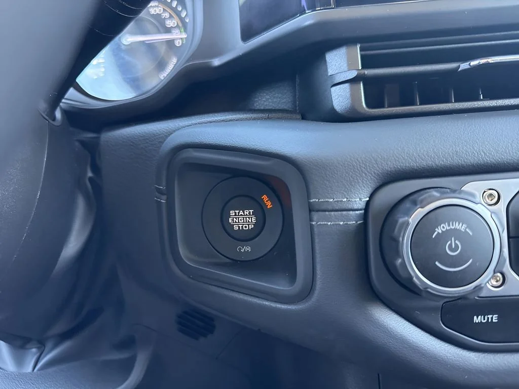 Used 2025 White Jeep Sahara image 25