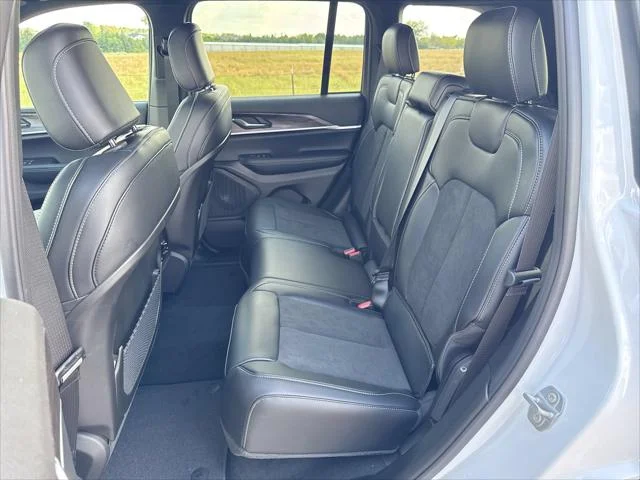 New 2027 Bright White Clear-Coat Paint Jeep Laredo Altitude image 23