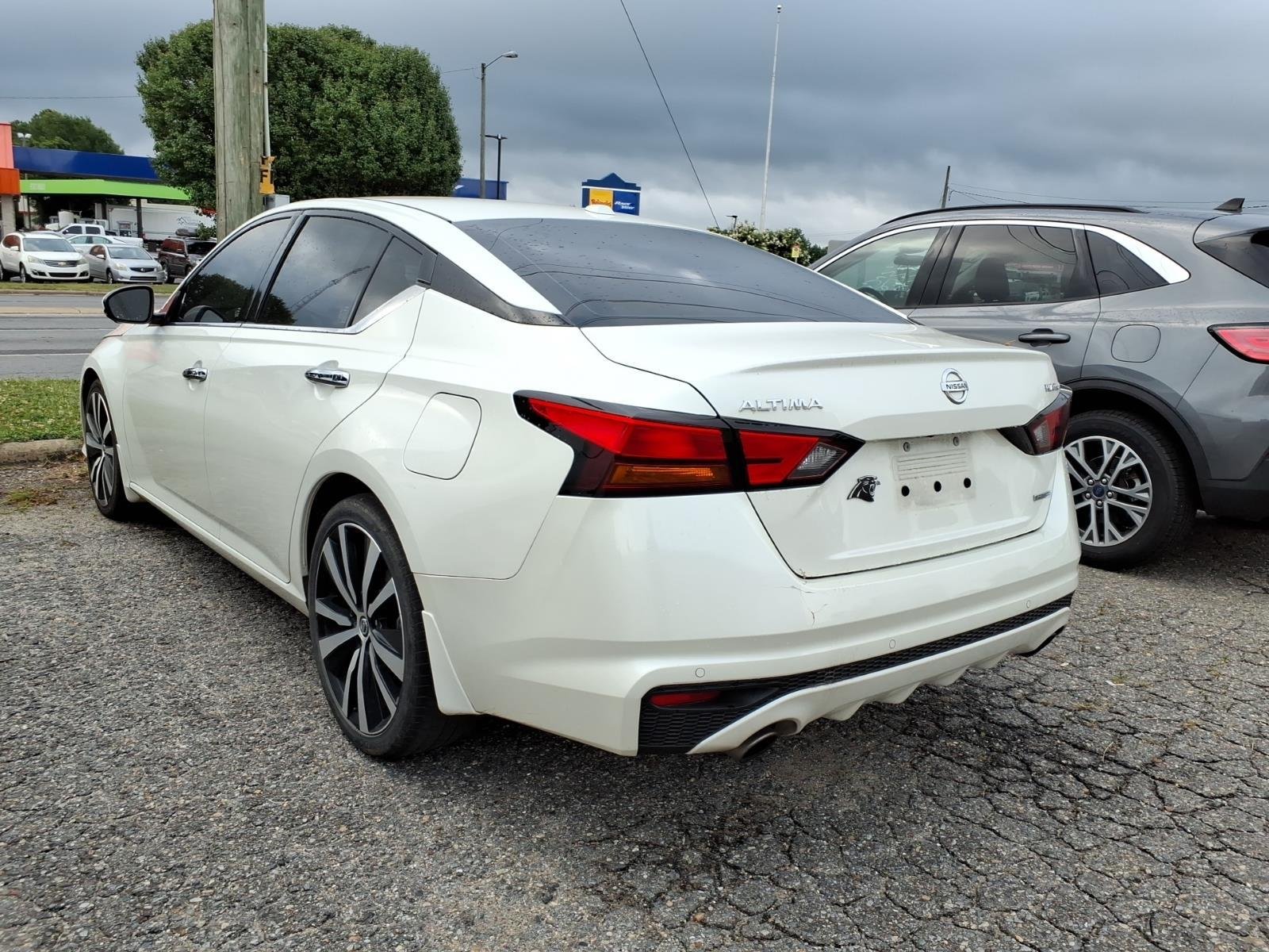 Used 2020 Pearl White Tricoat Nissan 2.0 Platinum image 4