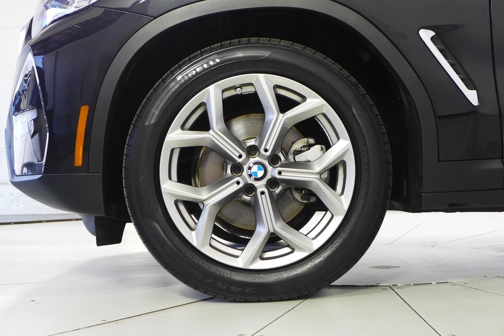Used 2023 Black Sapphire Metallic BMW sDrive30i image 5