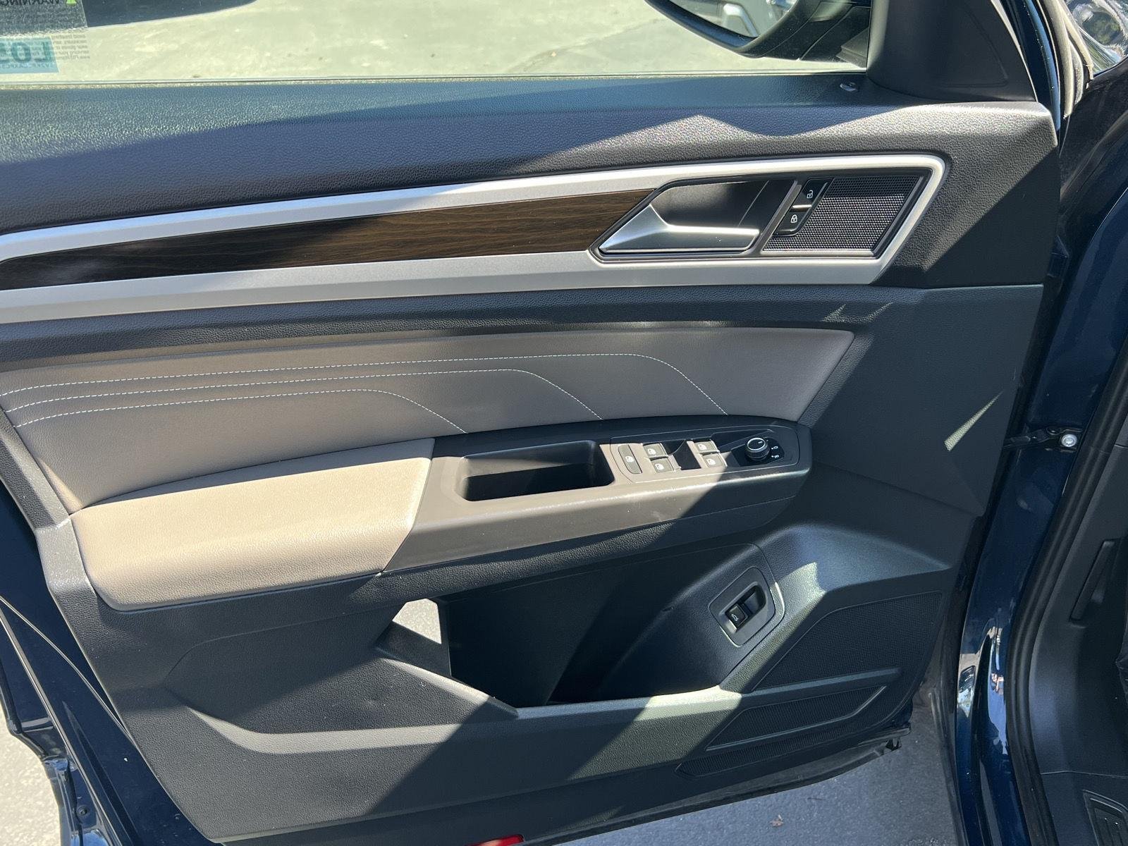 2023 Volkswagen Atlas SE w/Tech - Photo 31