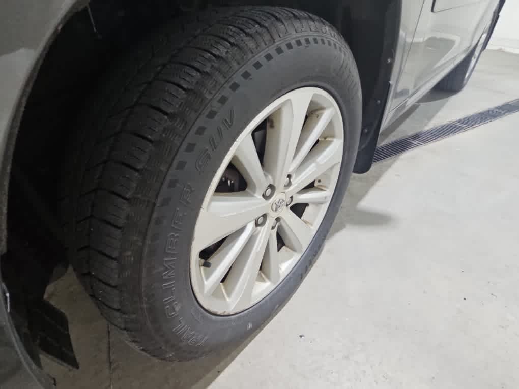 Used 2010 Cypress Pearl Toyota Limited w/3rd Row image 6