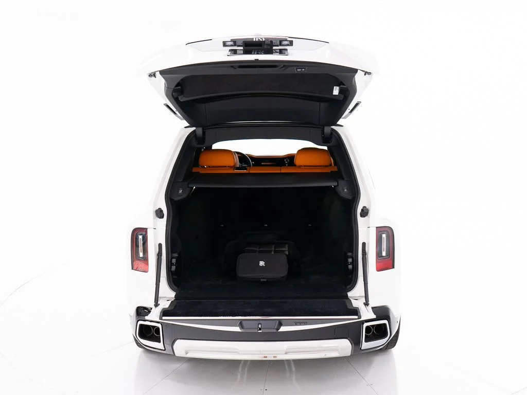 New 2026 English White Rolls-Royce  image 49