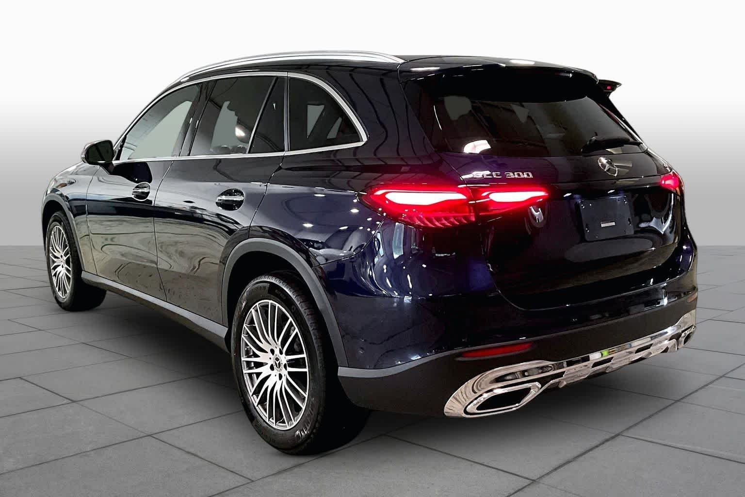 Used 2024 Nautical Blue Metallic Mercedes-Benz GLC 300 image 12