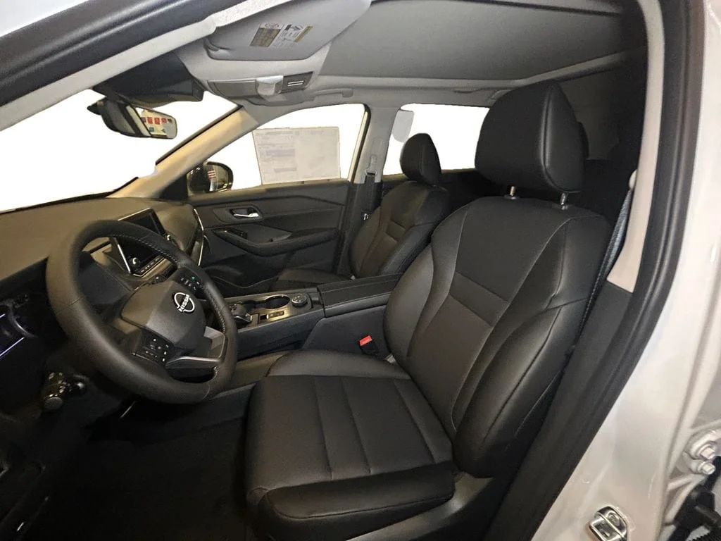 New 2026 Everest White Pearl Tricoat Nissan Dark Armor image 9