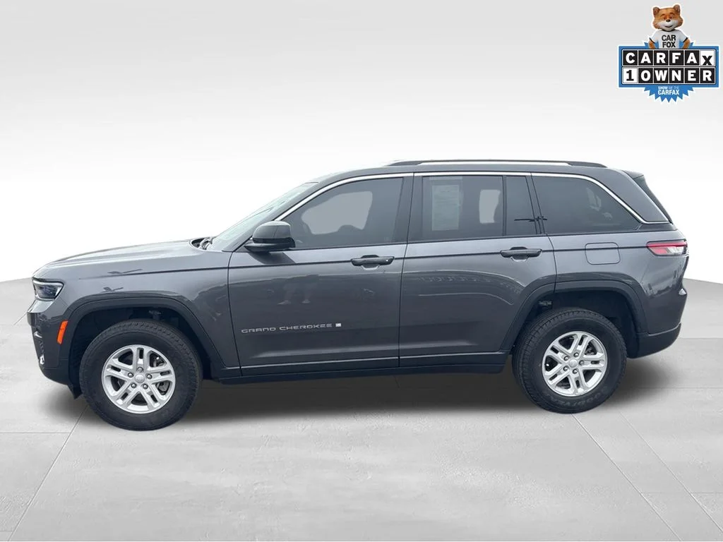 Used 2023 Gray Jeep Laredo image 6