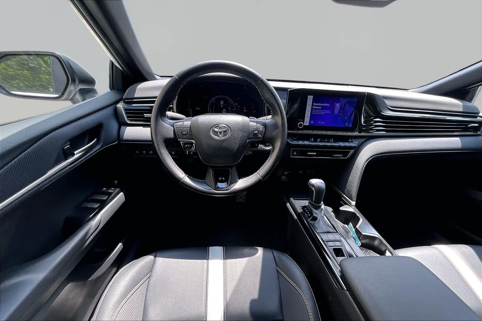 Used 2025 Ice Cap Toyota SE image 6