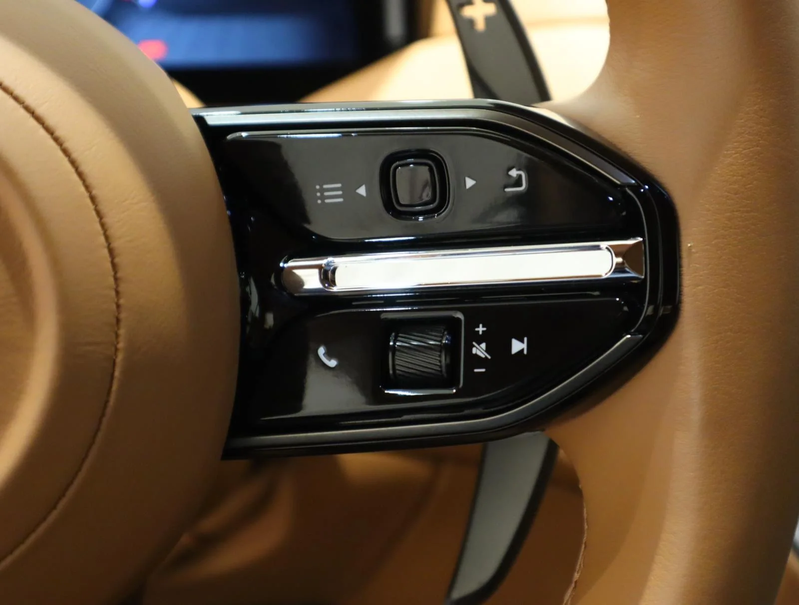 Used 2024 Zenith White Aston Martin Coupe image 26