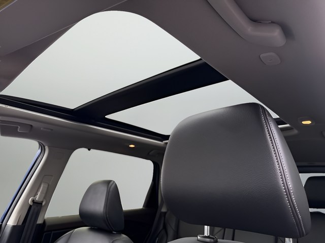 Used 2023 Blue Nissan SL image 18