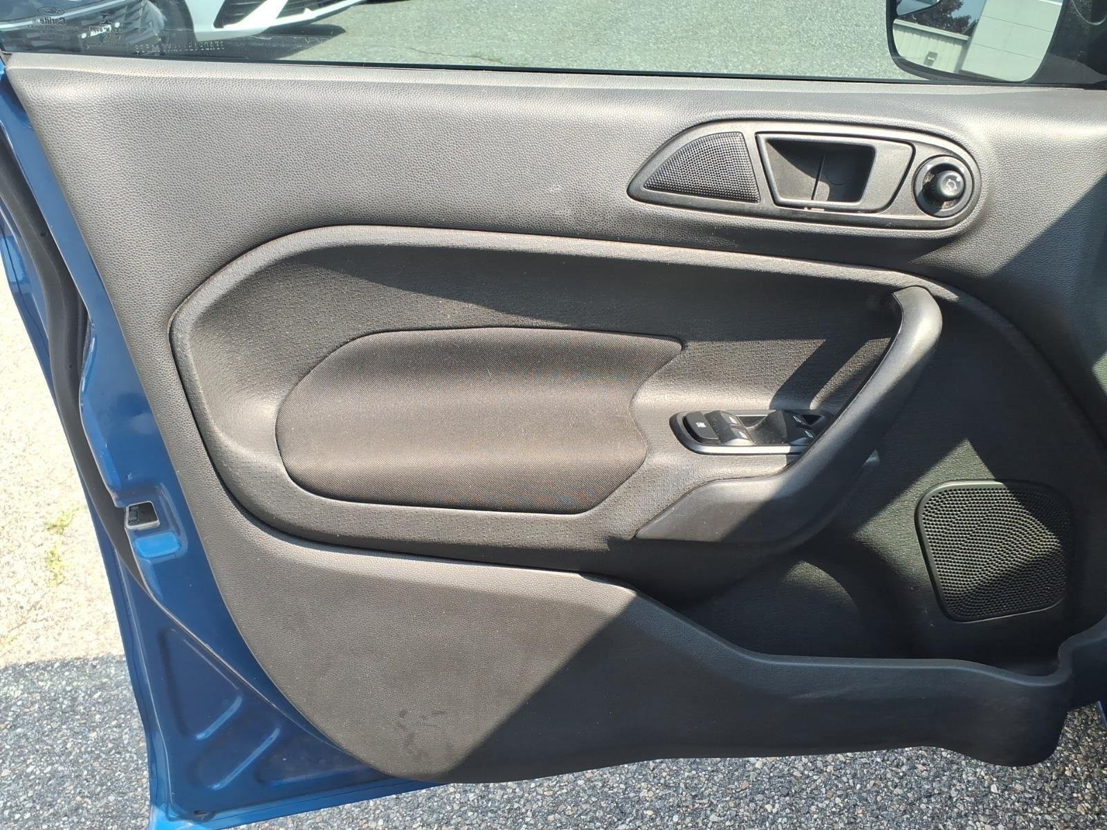 Used 2019 Lightning Blue Ford SE image 24