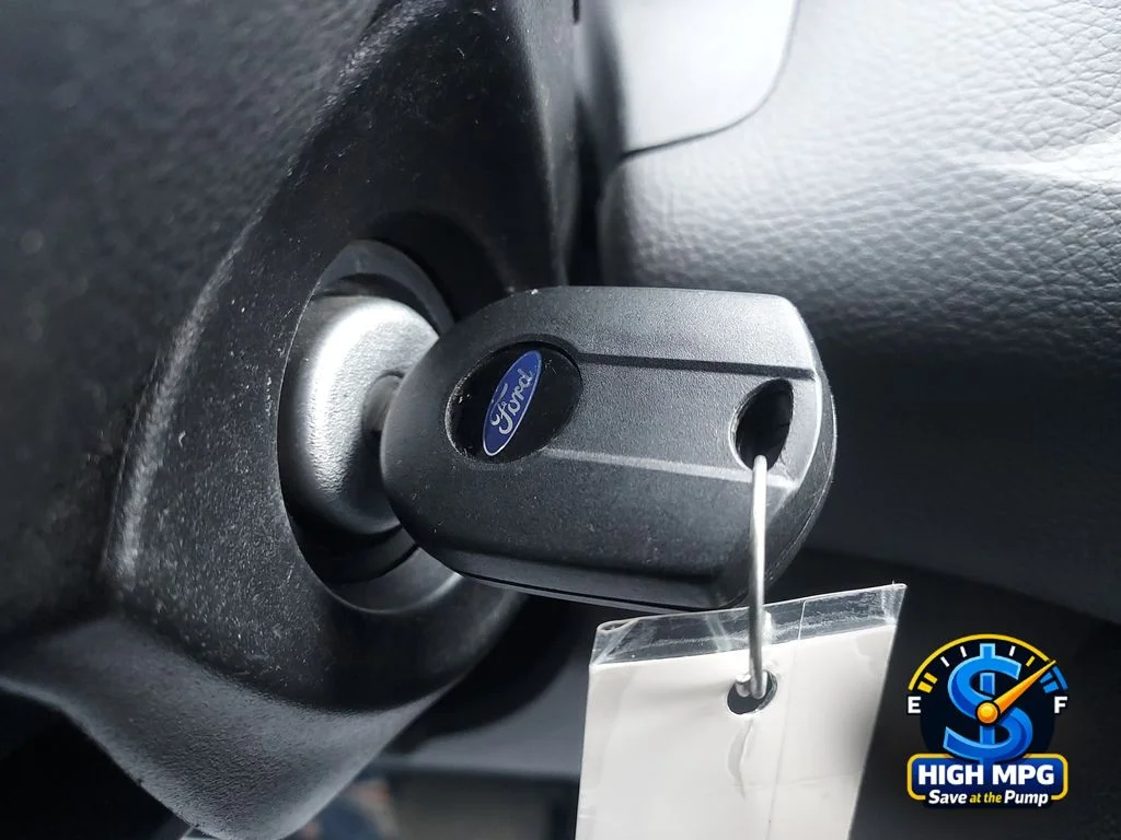 Used 2015 Silver Ford SE image 15