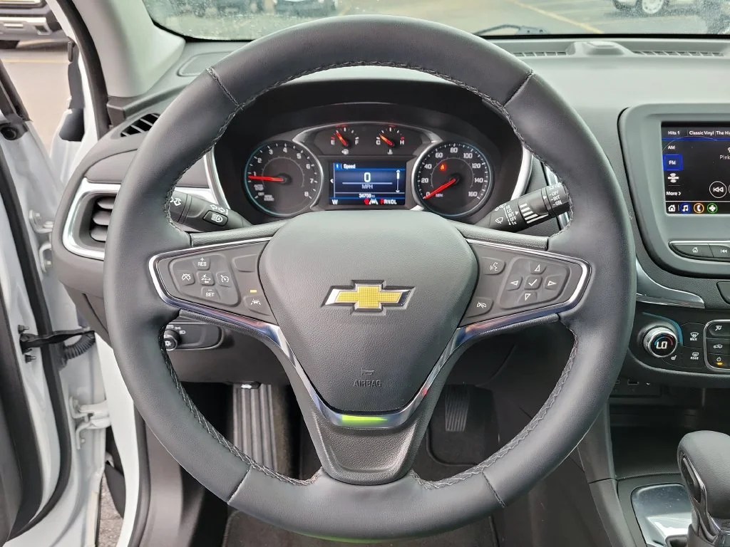 Used 2024 Summit White Chevrolet LT image 27