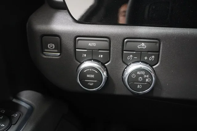 New 2026 Summit White GMC Elevation image 31