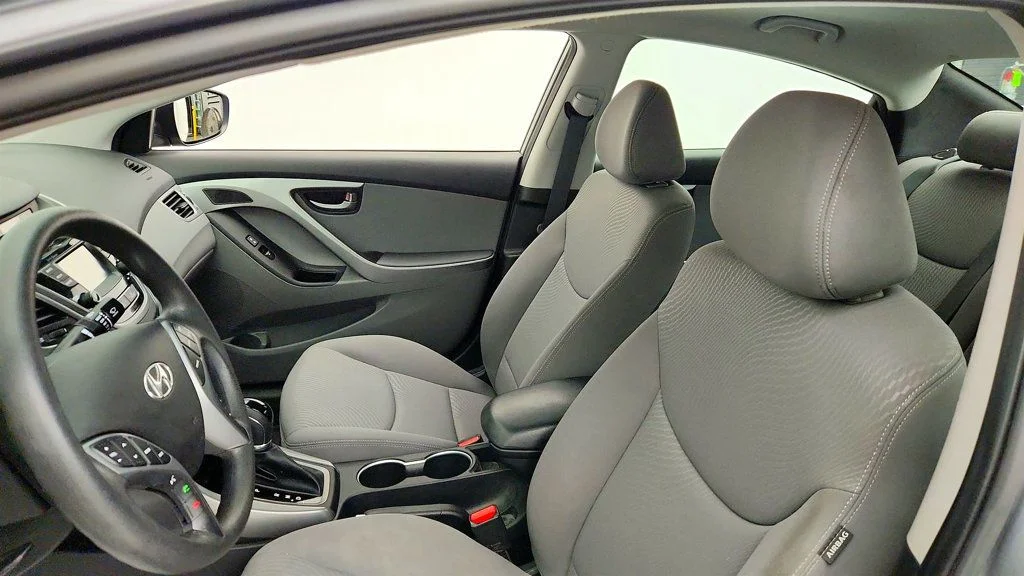 Used 2015 Titanium Gray Metallic Hyundai 4dr Sedan Automatic SE w/ Popular Equipment Pkg image 17