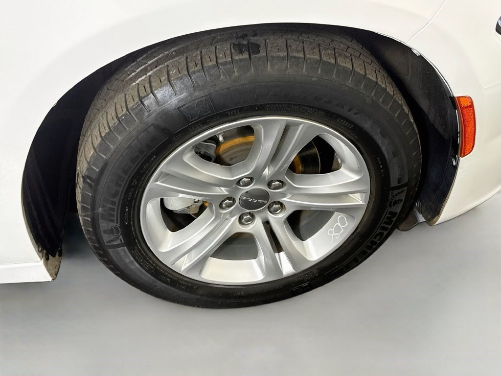 Used 2022 White Knuckle Clearcoat Dodge SXT image 26