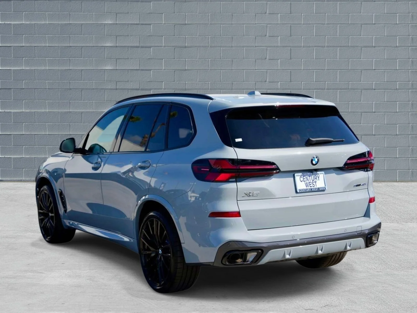 New 2026 Brooklyn Grey Metallic BMW sDrive40i image 3