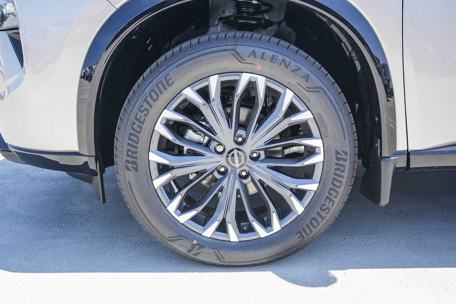 New 2026 Champagne Silver Metallic / Super Black Two-tone Nissan Platinum image 11