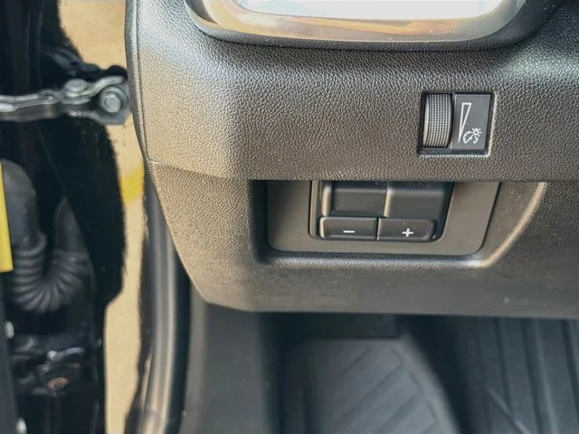 Used 2025 Onyx Black GMC Elevation image 10