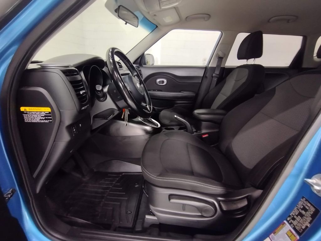 Used 2019 Caribbean Blue Kia Plus image 18