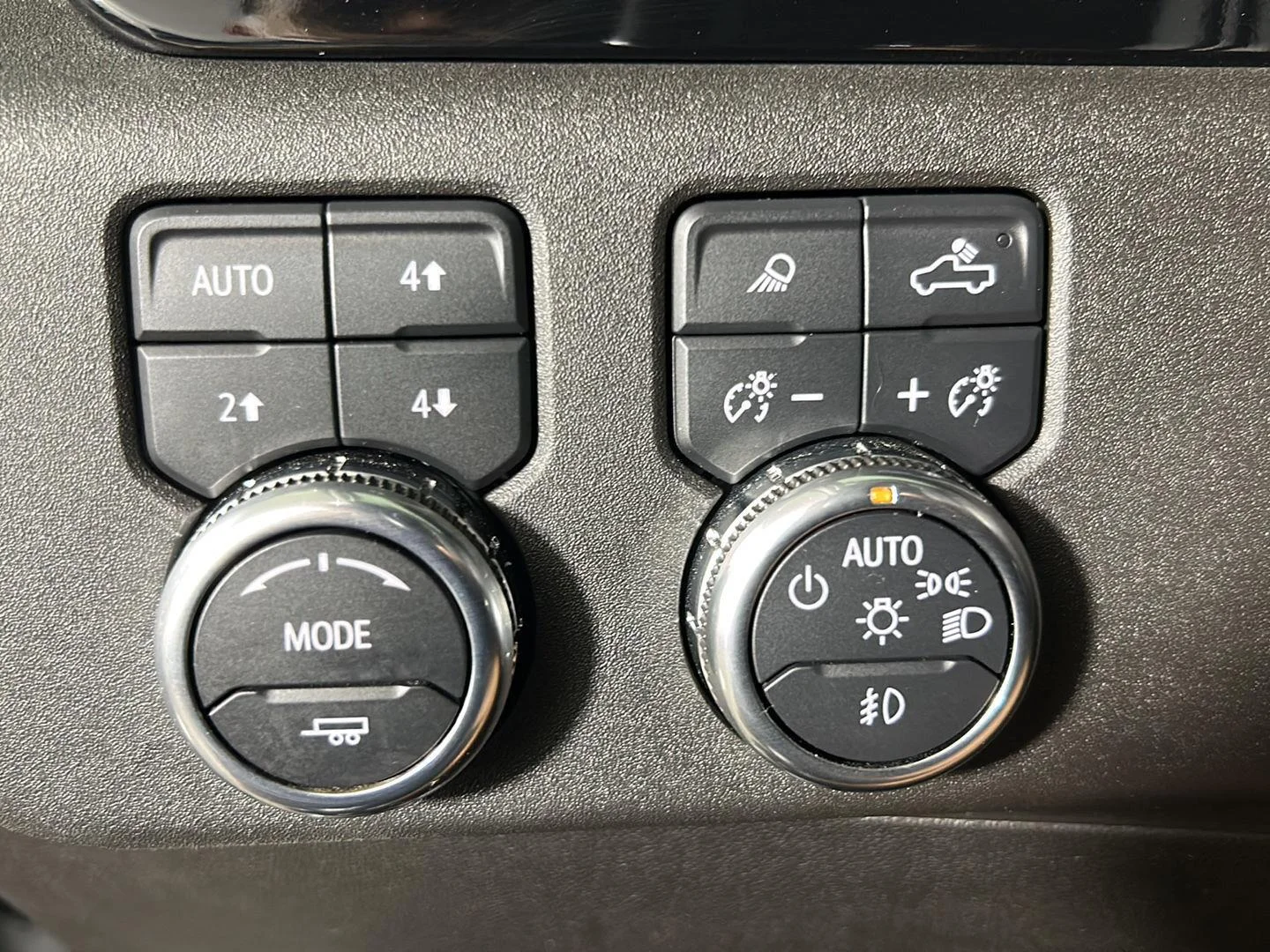 Used 2025 Sterling Metallic GMC SLE image 21