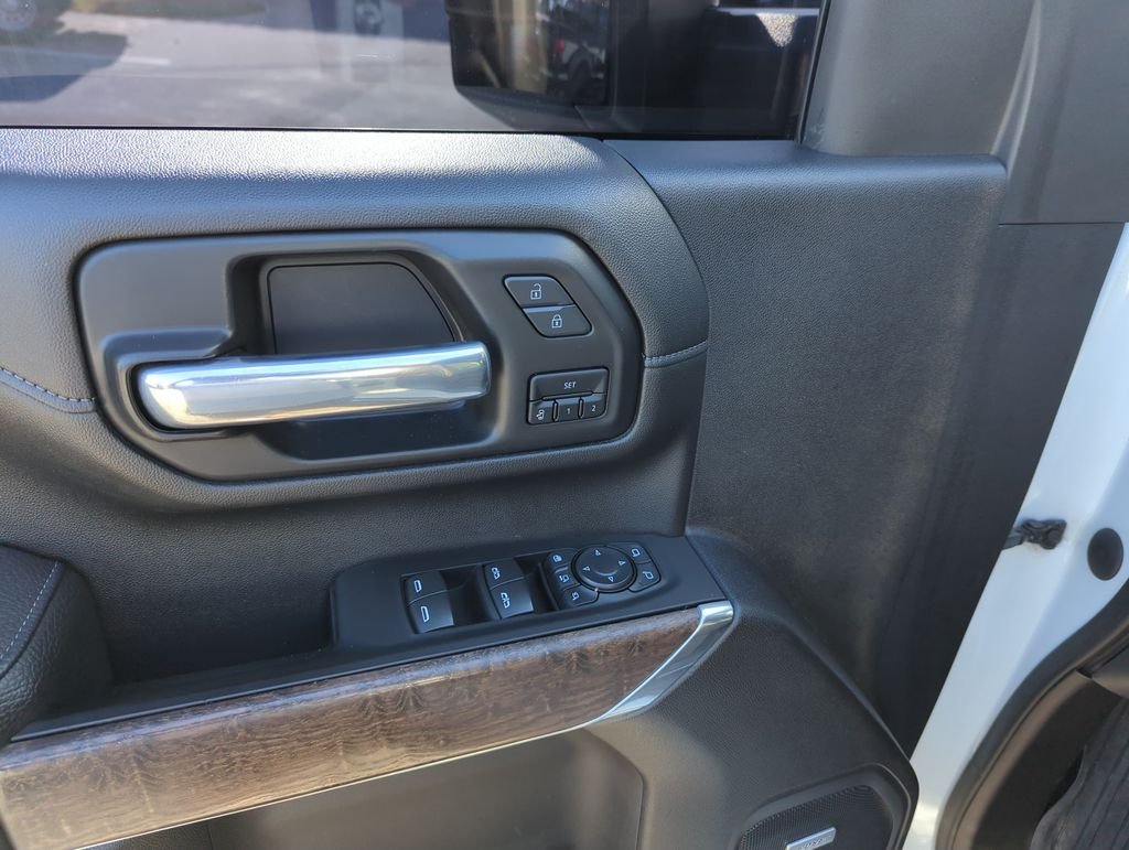 Used 2021 White GMC Denali image 18