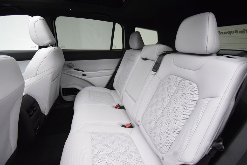New 2026 Diamond Black Crystal Pearl-Coat Exterior Paint Jeep Overland image 35