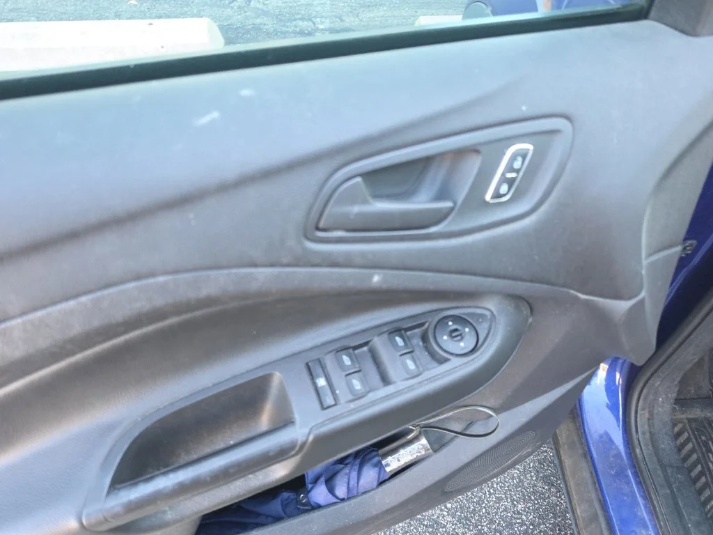 Used 2013 Blue Ford S image 3