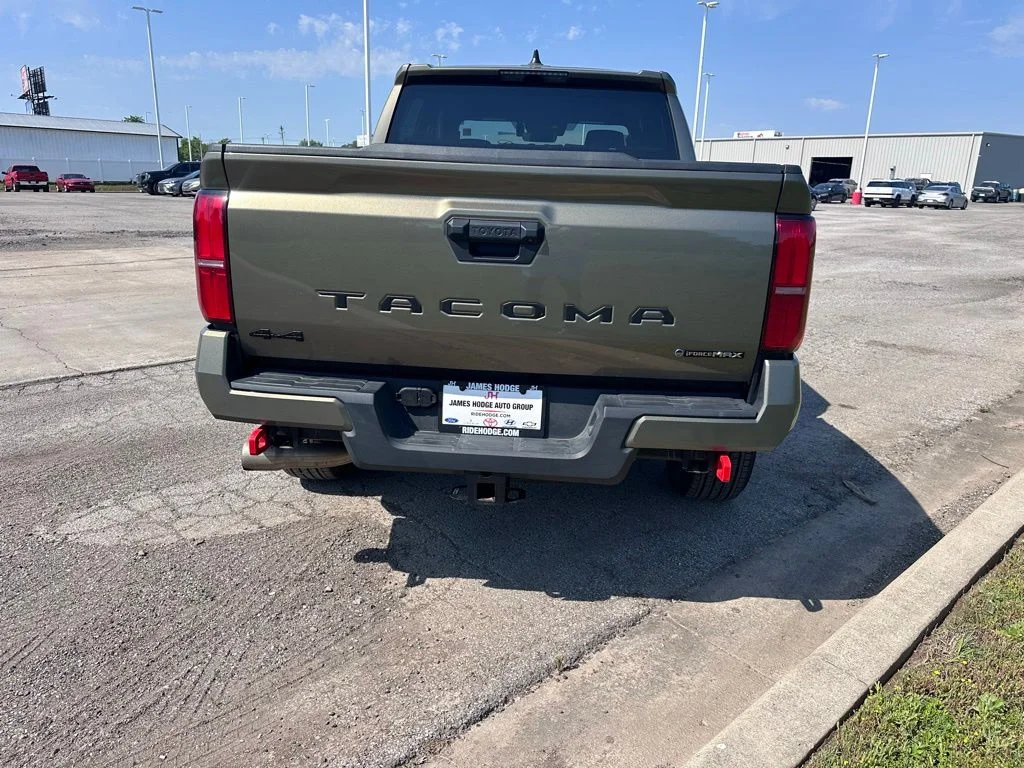 2025 Toyota Tacoma TRD Sport - Photo 6