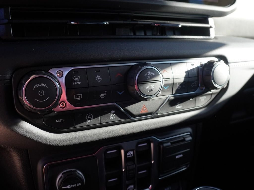 New 2026 Anvil Clear-Coat Exterior Paint Jeep Mojave image 12