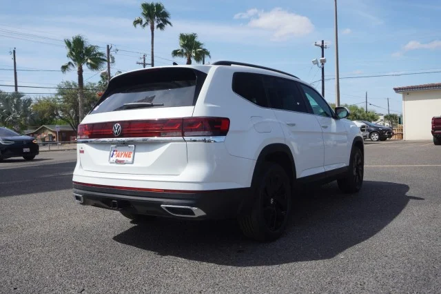 New 2026 Opal White Pearl Volkswagen 2.0T SE W/TECHNOLOGY image 7