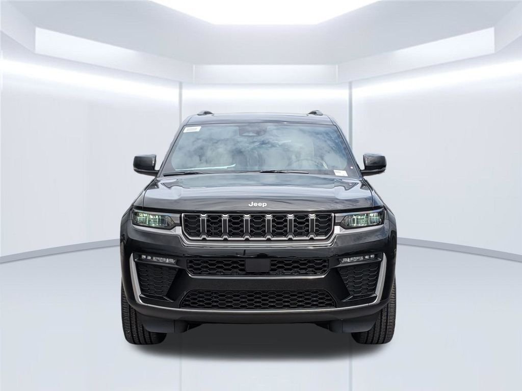 New 2026 Diamond Black Crystal Pearl-Coat Exterior Paint Jeep Limited image 11