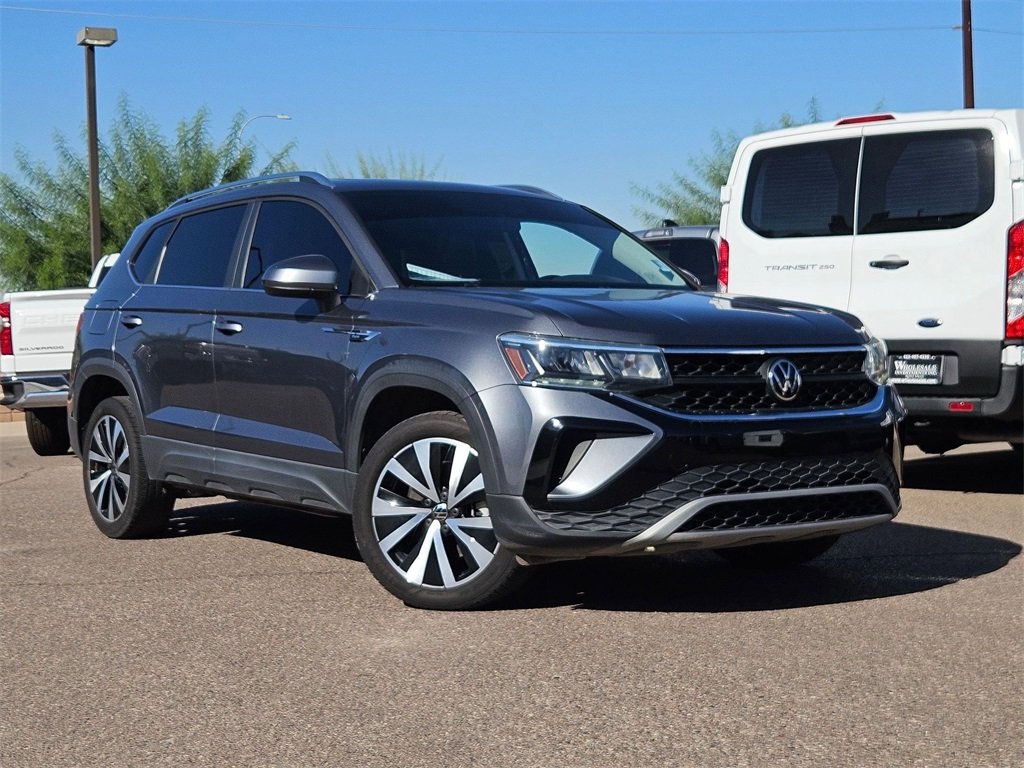 2022 Volkswagen Taos SE photo 2