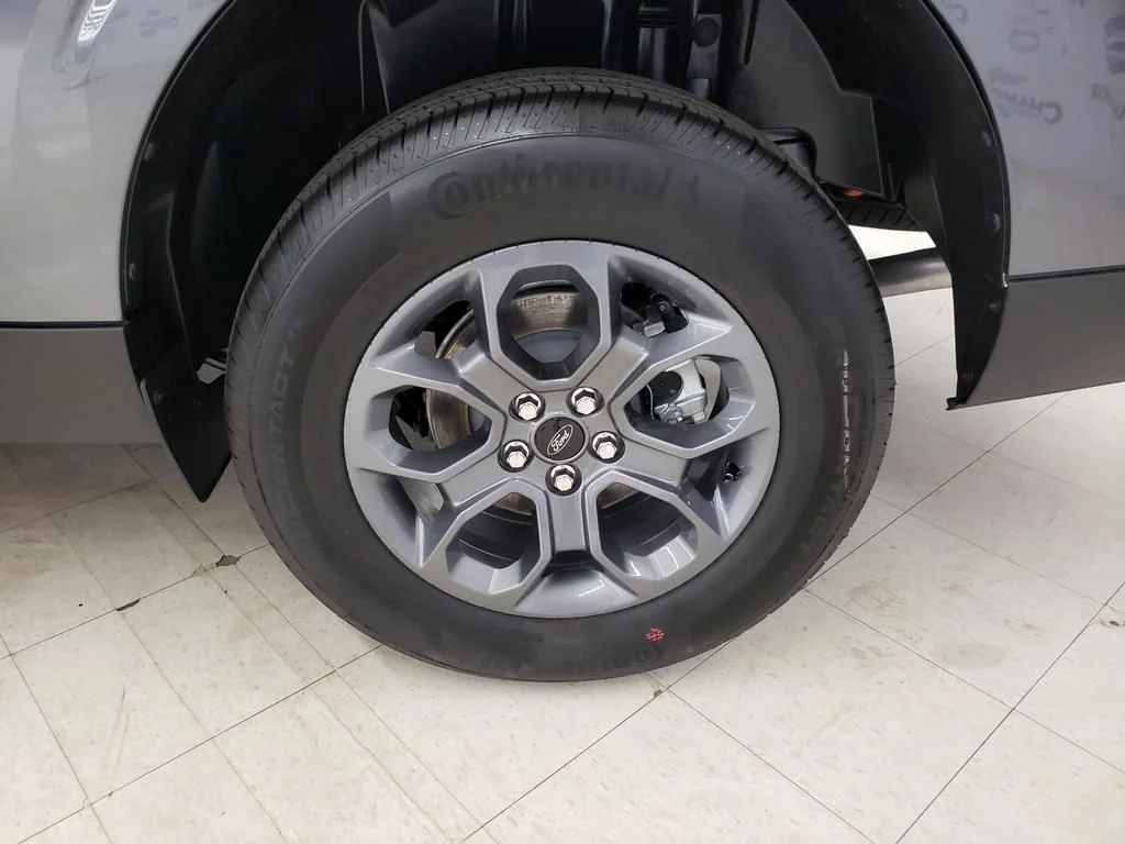 New 2025 Carbonized Gray Metallic Ford XLT image 27
