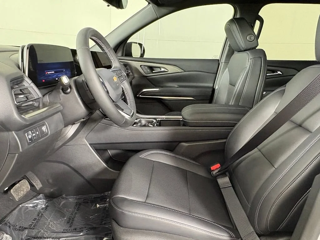 New 2026 Summit White Chevrolet LT image 26