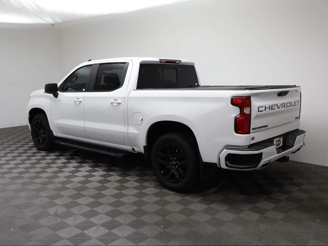 Used 2022 SUMMIT WHITE Chevrolet RST image 2