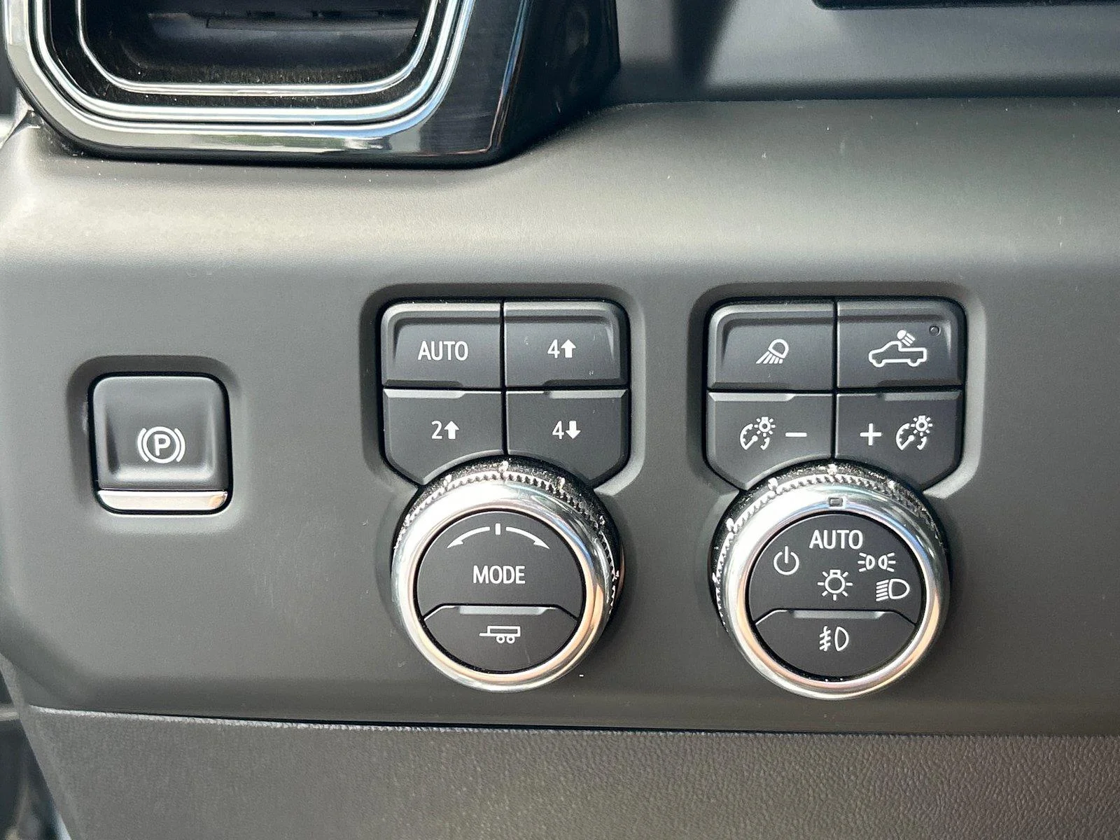 Certified Used 2025 Sterling Metallic GMC AT4 image 30