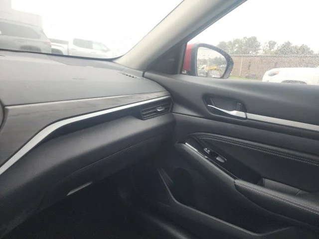Used 2023 Red Nissan 2.5 SL image 13