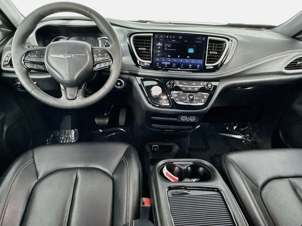 Used 2023 White Chrysler Touring L image 23