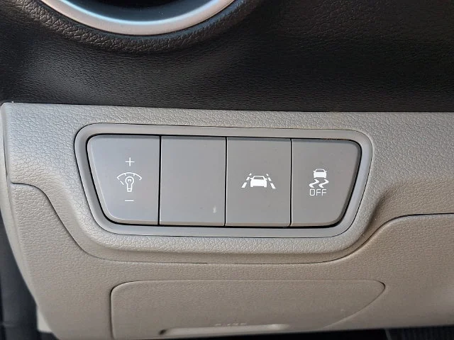 Used 2019 Black Kia LXS image 24
