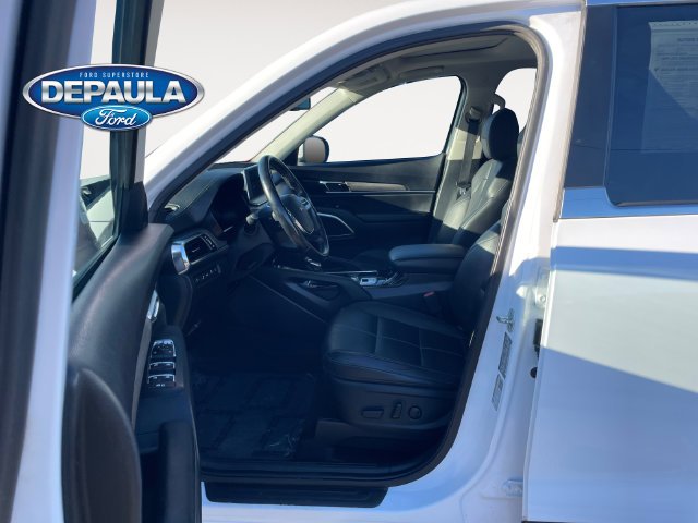 Used 2022 White Pearl Kia EX image 11