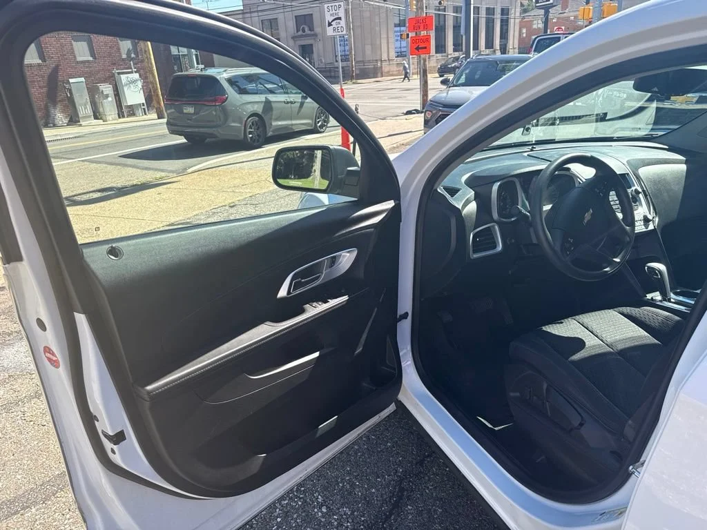 Used 2015 SUMMIT WHITE Chevrolet LS image 7