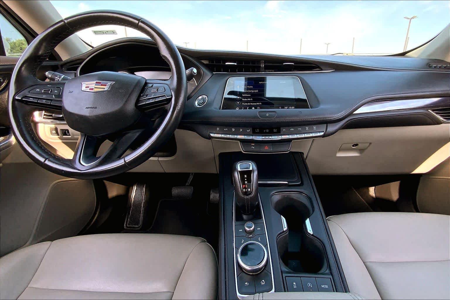 Used 2019 Crystal White Tricoat Cadillac FWD Luxury image 23