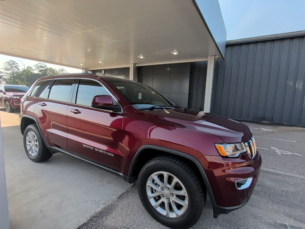 Used 2021 Red Jeep Laredo E image 4