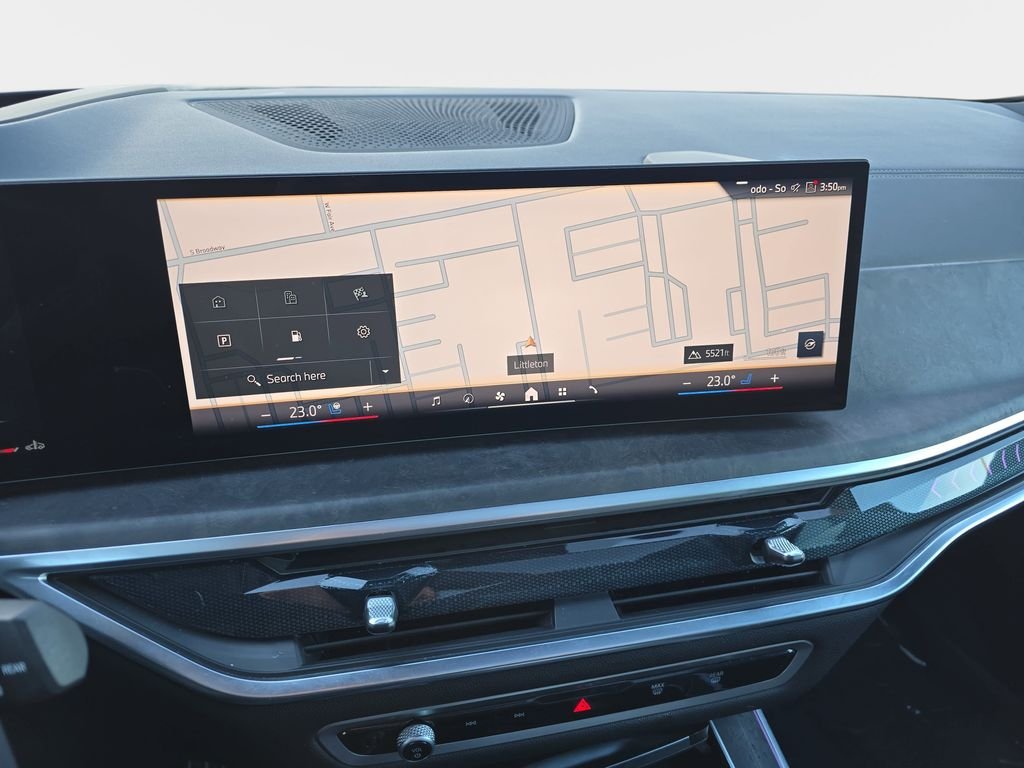 Used 2025 White BMW xDrive40i image 25