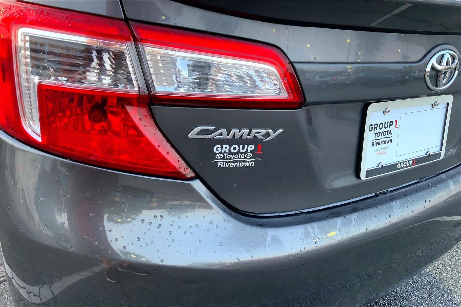 Used 2014 Magnetic Gray Metallic Toyota SE image 29