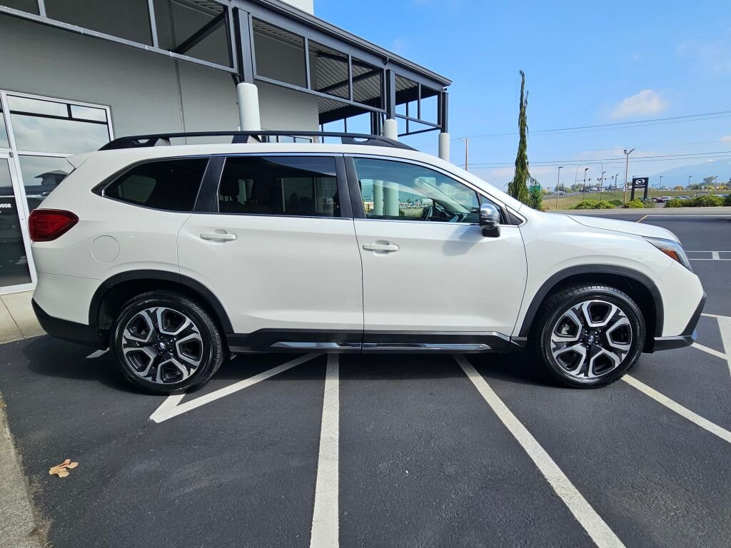 Used 2023 Crystal White Pearl Subaru Limited image 6