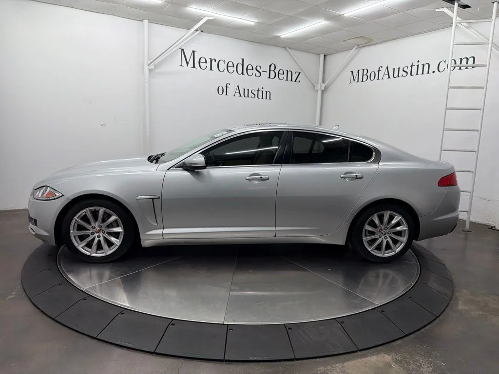 Used 2015  Jaguar 2.0T Premium image 4